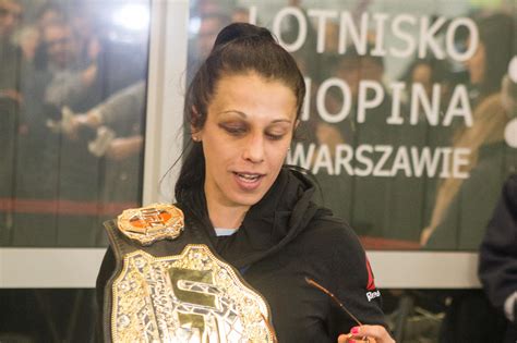 Ufc women's bantamweight champion joanna jedrzejczyk and title challenger karolina kowalkiewicz face off at the ufc 205 Będzie znowu walka Joanny Jędrzejczyk z Karoliną ...