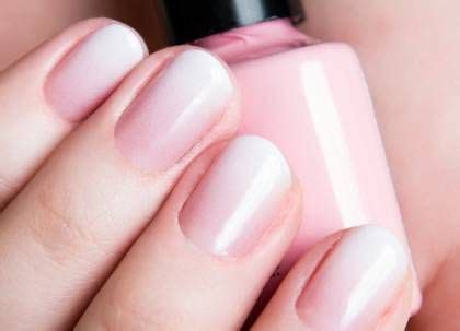 Weitere ideen zu babyboomer nägel glitzer, nagelideen, nageldesign. Babyboomer-Nägel: Der Beauty-Trend für elegante Hände in ...