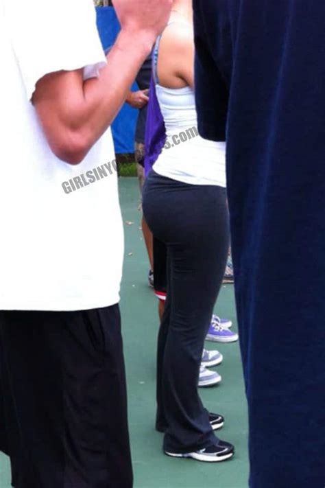 Plajda, parkta, bahcede, barda, restoranda kisaca her yerde anatomisi de elveriyorsa uygun giysiyle came toe yakalayamayacak kadin yoktur. TENNIS CREEP SHOT | HOT Girls In Yoga Pants | Best Booty ...