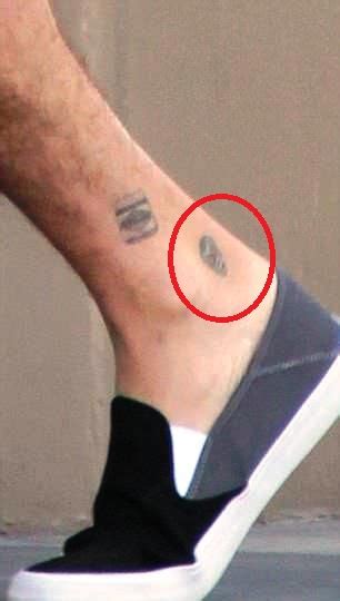 The first tattoo is question is a matching, green mexican sugar skull located on hemsworth's right ankle. Liam Hemsworth's 4 Tattoos & Their Meanings - Body Art Guru