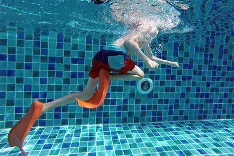 Baden in der badewanne darf das baby aber auch bei noch nicht abgeheiltem nabel. Die 5 größten Fehler beim Schwimmen lernen - Kinder in ...