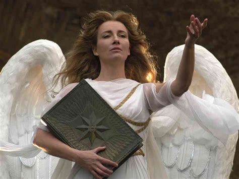 Set in 1985, the miniseries has at its core the story of two couples whose relationships dissolve amidst the backdrop of reagan era politics, the spreading aids epidemic, and a rapidly changing social and political climate. Emma Thompson - Angels in America | Emma thompson, Angel ...