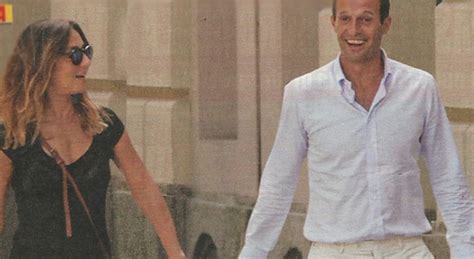 L'ex allenatore della juve e l'attrice sono pazzi d'amore. Ambra Angiolini e Massimilano Allegri inseparabili ...