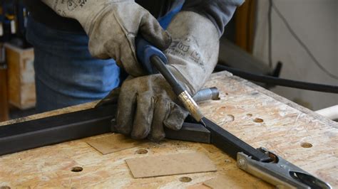 Last year i decided to try and build a table saw, i had never used a table saw before but it always seemed like one of the most i started by following matthias' build and making a frame around the saw, this was a strong rigid frame mounted to the blade guard that i. DIY tablesaw overhead blade guard - Way of Wood