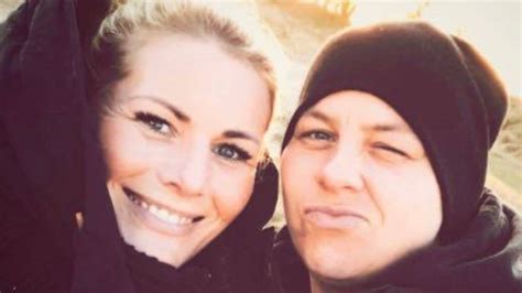 Kerstin ott mit ihrer frau. Seltener Foto-Moment: Kerstin Ott postet Selfie mit ...