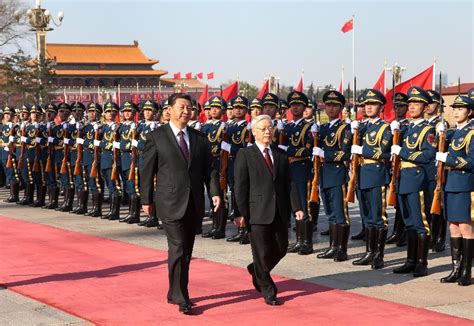 Hình ảnh ông nguyễn phú trọng được truyền đi rộng rãi, khi ông chủ trì cuộc họp với một số lãnh đạo cao cấp của đảng. China, Vietnam pledge closer friendship, partnership - Xinhua | English.news.cn