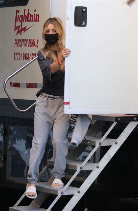 A subreddit for fans of kaley cuoco. Kaley Cuoco Flight Attendant : Kaley Cuoco Filming A Scene ...