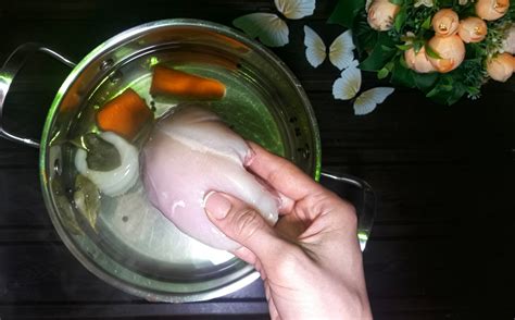 Can i boil frozen chicken breasts? How to Boil Chicken Breast: Full Guide - How-to-Boil.com