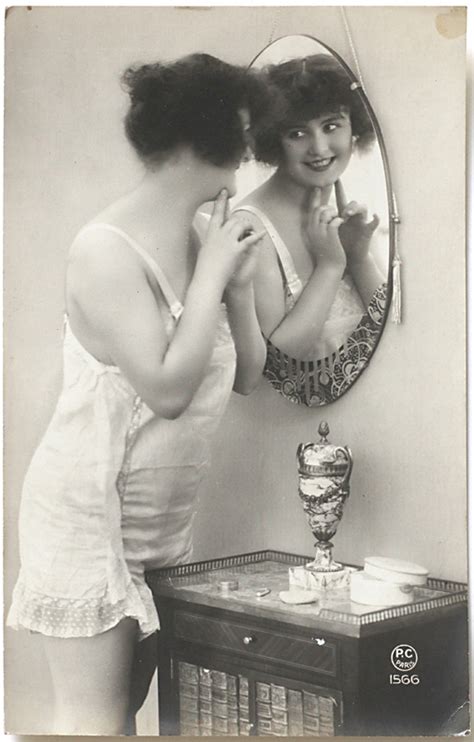 Maybe you would like to learn more about one of these? Carte postale ancienne FEMME NUE, années 20, tirage ...