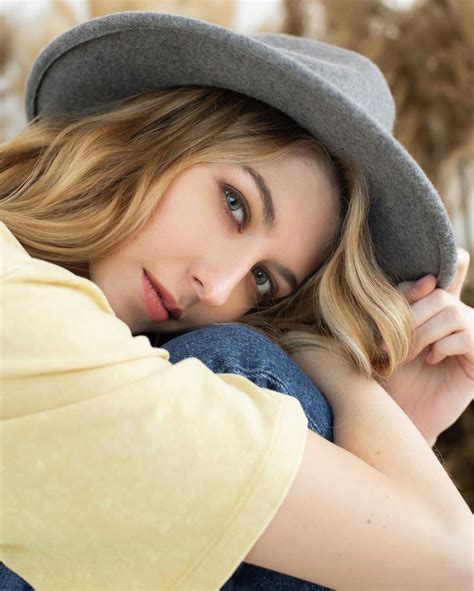 Find top songs and albums by dallos bogi, including somebody told me so (feat. #nemvagyegyedül - UNICEF