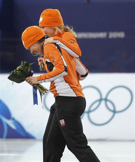 Dutch rider laurine van riessen carried off on stretcher after track cycling crash. Zonder toverkunstjes naar het erepodium - NRC