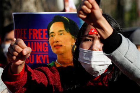 Aung san suu kyi has defended myanmar's military against genocide allegations at the international court of justice (icj) mr president and members of the court, i thank you for your kind attention and ask that you now call upon professor william schabas to continue the myanmar submissions. Birmanie | Aung San Suu Kyi « assignée à résidence » | La ...