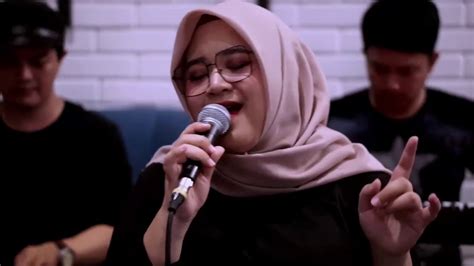 Dato' shaheila binti abdul majid (born 3 january 1965), known by her stage name sheila majid, is a malaysian pop singer who is best known for her 1986 song, sinaran. Sinaran - Sheila Majid (Cover) - TAVA - YouTube