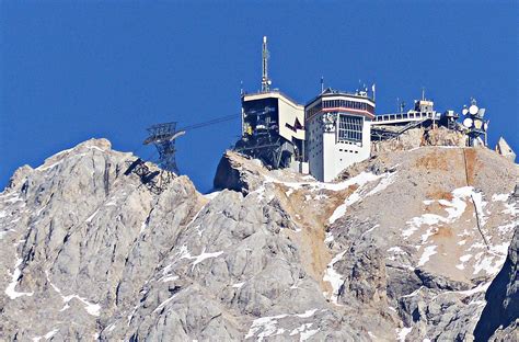 In zwei jahren fährt eine neue seilbahn auf die zugspitze, der tourist soll nicht mehr lange. Auf dem Gipfel der Zugspitze Foto & Bild | deutschland ...
