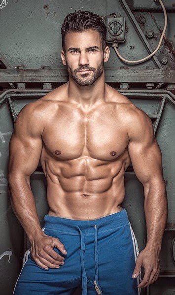 Wife puts on show for sissy hubby. Hyper masculine......... | Muscle men, Muscular men ...