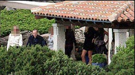 La somma sarebbe riportata dal documento firmato dal geometra di fiducia di berlusconi, francesco magnano. Villa certosa berlusconi - Dago fotogallery