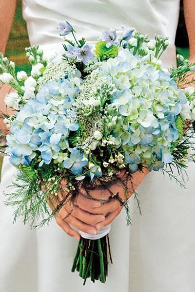 Three beautiful diy wedding bouquet ideas and how to wrap them with a ribbon and bow. Southern Blue Celebrations: BLUE WEDDING BOUQUETS