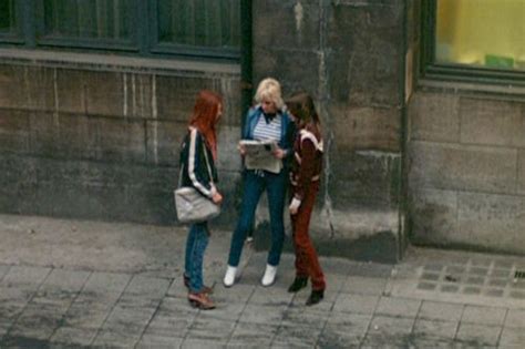 Der streamingdienst amazon prime video bringt gemeinsam mit produzent oliver berben, dem sohn von iris berben, den klassiker wir kinder vom bahnhof zoo als serie auf den bildschirm. Christiane F. - Wir Kinder vom Bahnhof Zoo | Filmes ...