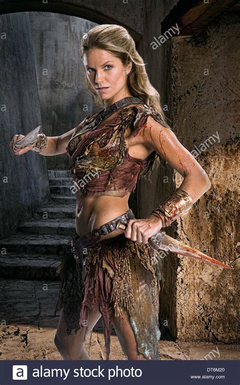 Jenna lind is an australian actress, best known for her role as the body slave kore in spartacus: ELLEN HOLLMAN ESPARTACO: Sangre y arena (2010 Foto ...