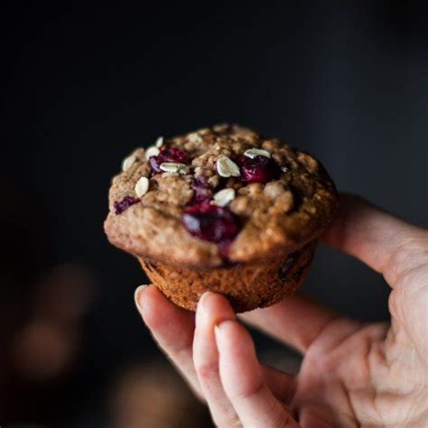 A medium banana comes with 4 grams of fiber and can be used in smoothies, cookies, or sliced and topped over ½ cup greek yogurt for a high fiber, high protein snack, under 200 calories. Easy and delicious snack for the work or school day. High fiber and omega three's! | Oat muffins ...