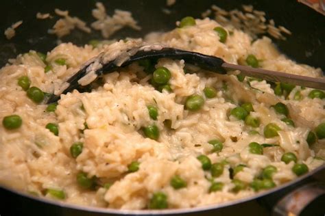 Questo significa che possiamo cuocerli e averli disponibili nel giro di poco sia per un contorno sfizioso, in accompagnamento a carni e pesce, oppure usarli per un sugo veloce per. Risotto con i piselli in scatola o surgelati, la ricetta ...
