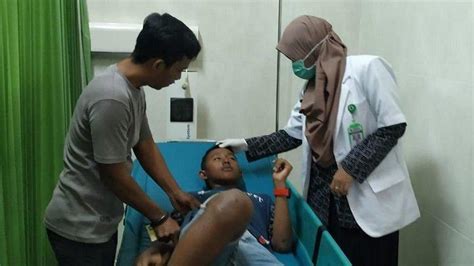 107 kk di desa srikaton kayen, terdampak banjir kayen, patinews.com kodim 0718/pati sore tadi mengirimkan bantuan sosial bagi warga terdampak Pulang Pengajian, Siswa SMP Ini Dipalak dan Dikeroyok ...