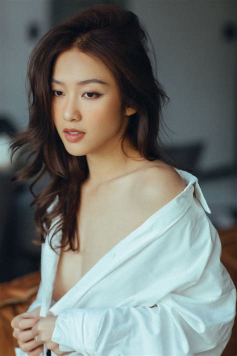 Khi nhìn lại những hình ảnh gần đây của nữ diễn viên hậu duệ mặt trời, nhiều người nhận ra thân hình của khả ngân đã. Khả Ngân bất ngờ lọt đề cử Top 100 gương mặt đẹp nhất thế ...