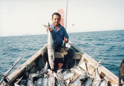 Follow us on instagram and subscribe to our telegram channel for the latest updates. 1990S FISHING PULAU KENDI | Tun Abdul Hamid Mohamad