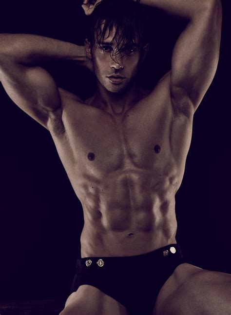 Tuenti tiene una oferta inigualable que ninguna otra compañía puede ofrecerte: Portfolio Update: Tomas Fuentes by Daniel Jaems