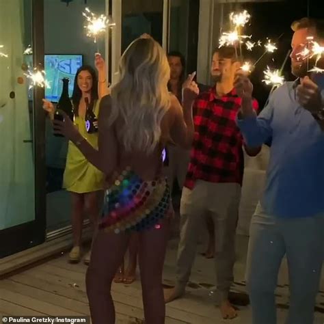 Paulina gretzky announces engagement to dj via twitter 60 photo salute. Paulina Gretzky celebrates her 32nd birthday in a sexy ...