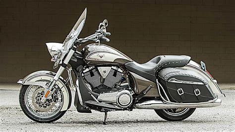 The 2010 my victory cross roads is a modern cruiser built to eat the miles up and to do it in style. 2014 Victory Cross Roads Classic Shows Leather and Chrome ...