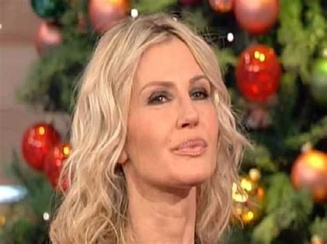 E' doveroso a titolo di cronaca informarvi che la loro. Nathalie Caldonazzo ricorda Massimo Troisi e si commuove in tv