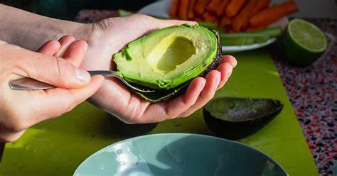 Диета и сливочное масло 5 рецептов салата из авокадо, которые понравятся вашей семье 5 рецептов салата из авокадо, которые понравятся вашей семье Диета и сливочное масло