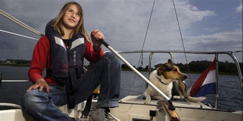 Jedoch kann auch sie ein spannendes buch fesseln. Gericht verbietet Weltumsegelung: 13-Jährige muss zu Hause ...