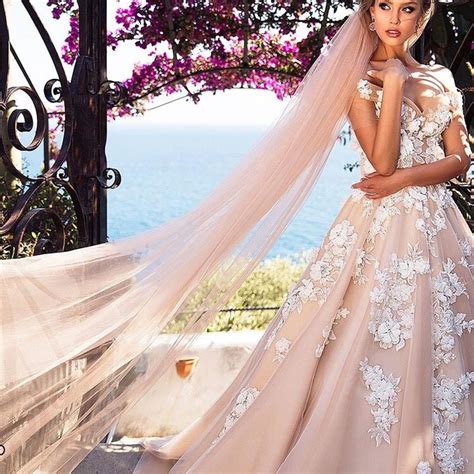 La divina brautkleid berlin, berlin. Loft für Hochzeitskleidung in Berlin Spandau | Vanity Bridal