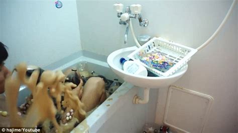 My bathtub won't drain due to a stuck lever type drain stopper. Man jumps into bath full of coke zero with mentos stuck ...