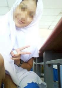 Discover more posts about budak sekolah. Gambar : Budak Sekolah Pakai Skirt Senda Tudung | AKU ANAK ...