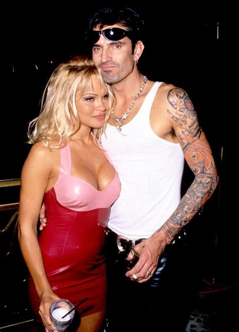 Sebastian stan and lily james are unrecognizable as tommy lee and pamela anderson. 17 Old-School Celebrity Couples to Be For Halloween ...