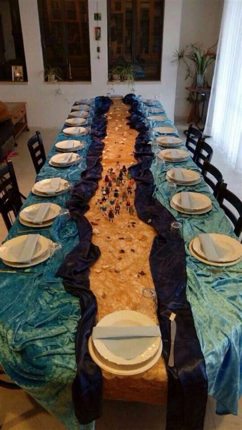 There is always the classic, elegant tabletop setting. Seder table setting #Passover (With images) | Passover ...