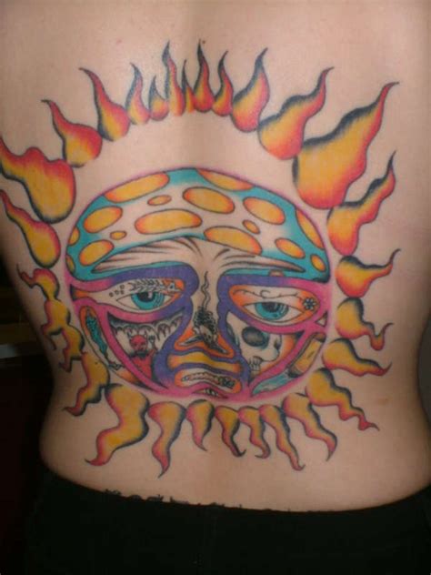 Tattoos which wrap around the ankle are eye catching Sublime Sun tattoo