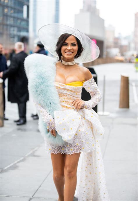 I immediately thought that it had to be a collaboration. Natti Natasha prueba suerte como modelo | Moda y Belleza ...