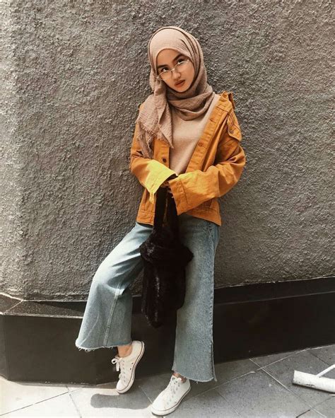 Meski memakai hijab, syahrini tetap terlihat mewah, lho. Jaket jeans mustard hijab kekiniann ala selegram 2018 ...