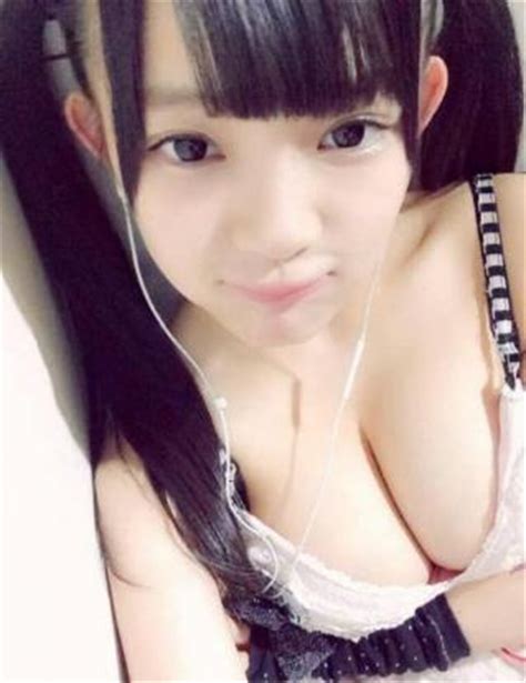 Cute 18 year old gives nice head. Netizens are falling head over heels in love with this 20 ...