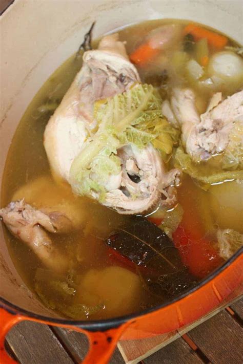 Boiling chicken that hasn't thawed is quite possible, giving you the chance to go ahead with your recipe without the hassle of putting in a few hours of waiting time until the chicken. Can you boil frozen chicken?