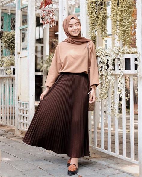 Inspirasi ootd hijab ala kak indyy @indyratnap. HIJABOOTD • HIJABFASHION di Instagram "Stylish Hijab OOTD ...