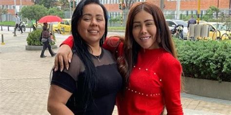 En medio de su transmisión en su cuenta de instagram, manuela. Madre de Yina Calderón pide cadena de oración para que su ...