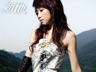 She was formerly the leader of the cantopop group cookies. Getvmaster- 收集熱門新聞資訊: 香港女星 鄧麗欣(Stephy)