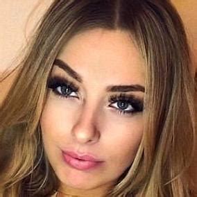 The majority of corinna kopf's relatives live in the midwest in wisconsin, iowa, and missouri. Corinna Kopf: Top 10 Facts You Need to Know | FamousDetails