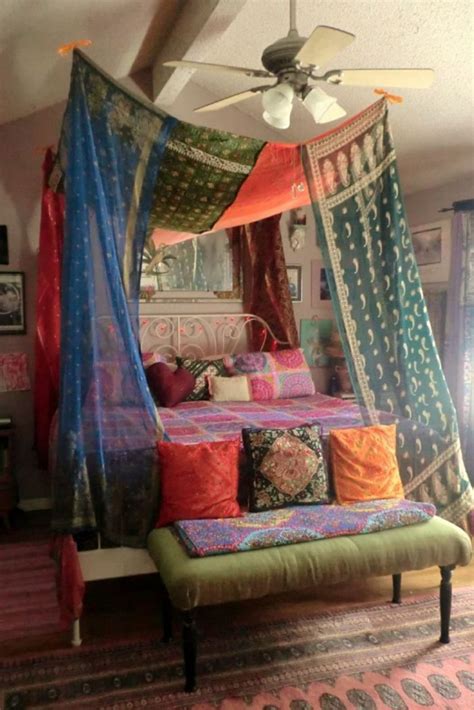 Ein weißes moskitonetz kann ebenfalls für. Betthimmel im Schlafzimmer - ein Hauch Romantik fürs Schlafzimmer | Coole vorhänge, Himmelbett ...