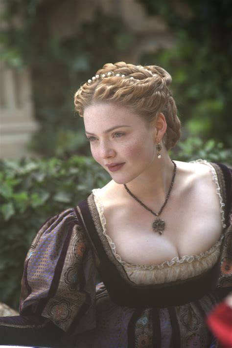 She is portrayed by holliday grainger, and makes her debut in the series premiere. The Borgias - Lucrezia Borgia | Moda